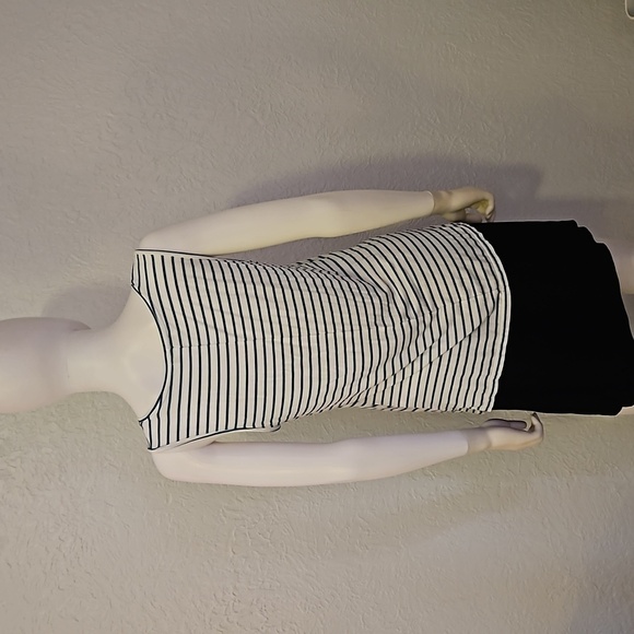 3/$30 WHBM Blue Horizontal Striped Tank Top - Picture 4 of 8
